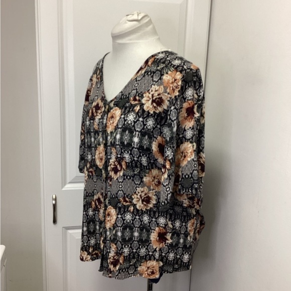 DayTrip Women’s Short Sleeve Floral Button Down Shirt, Black, size XL - Picture 9 of 11